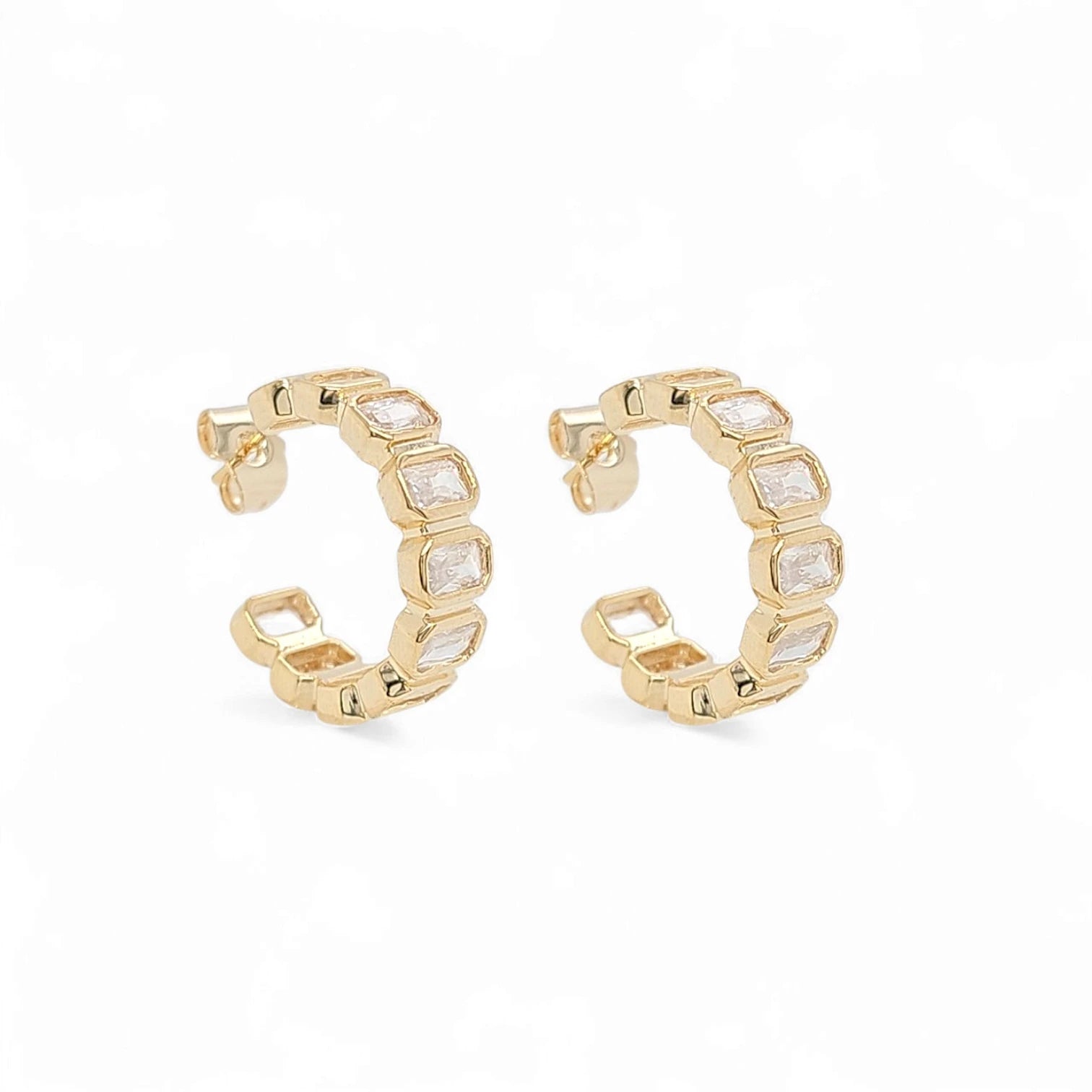 Lucia Riviera 0.9'' Huggie Hoops in Gold - 18K Gold Plated Wholesale Jewelry