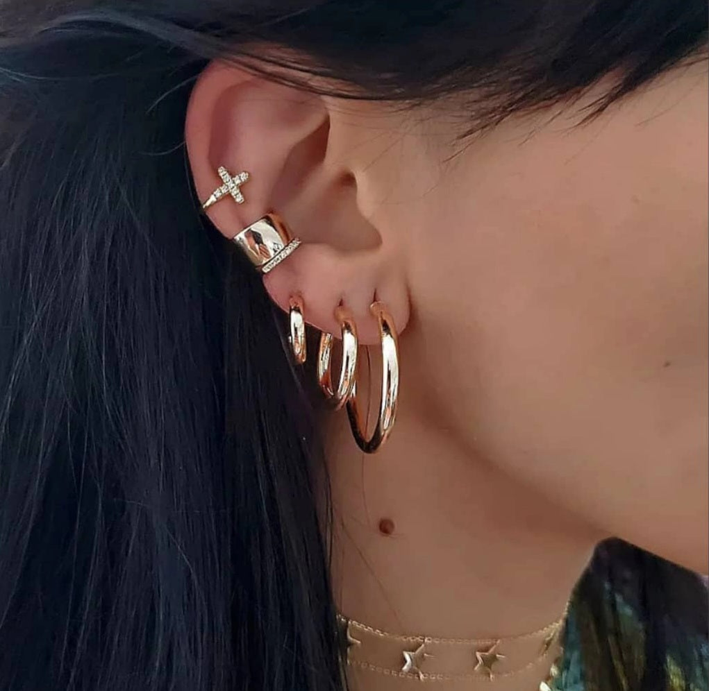 Firenze Big Bar 1.6'' Huggie Hoops view 2